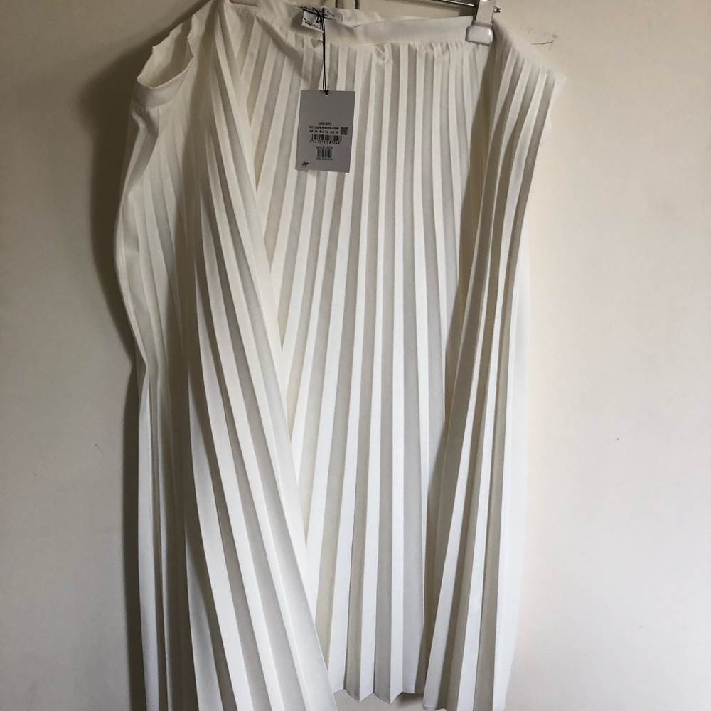 Winter white pleated skirt. Plus size